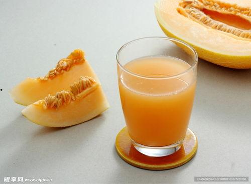 吃哈密瓜插画,插画中的夏日风情