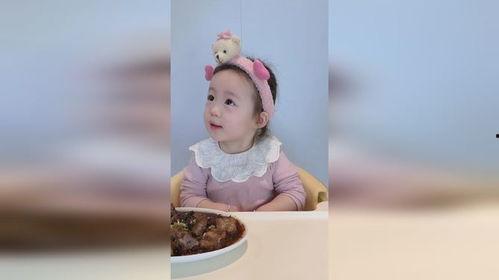 萌宝小吃货吃瓜,萌宝小吃货的欢乐吃瓜之旅